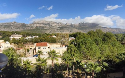 Precioso apartamento de planta baja con terraza grande.